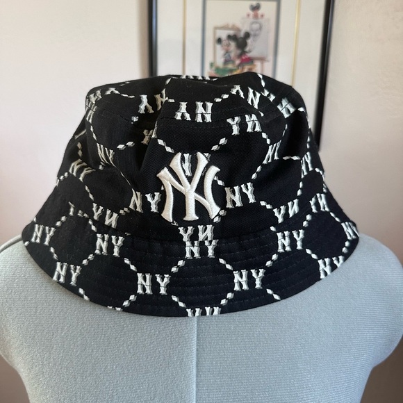 MONOGRAM Classic Bucket Hat NEW YORK YANKEES - Picture 3 of 6